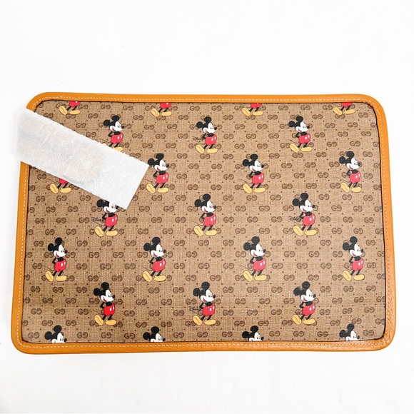 Gucci x Disney GG Supreme Mickey Mouse Pouch🔥🔥😳 - Picture 7 of 16